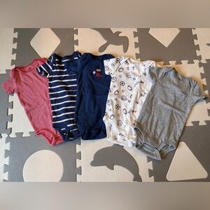 Carter’s 12M Boys Bodysuit 5 Piece Set 🏈⚽️